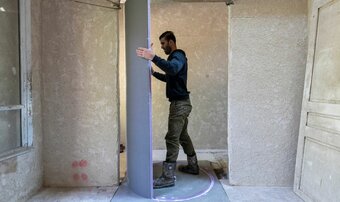 Slim opgelost: badkamer met douche, wastafel en toilet op slechts  4,35 m2