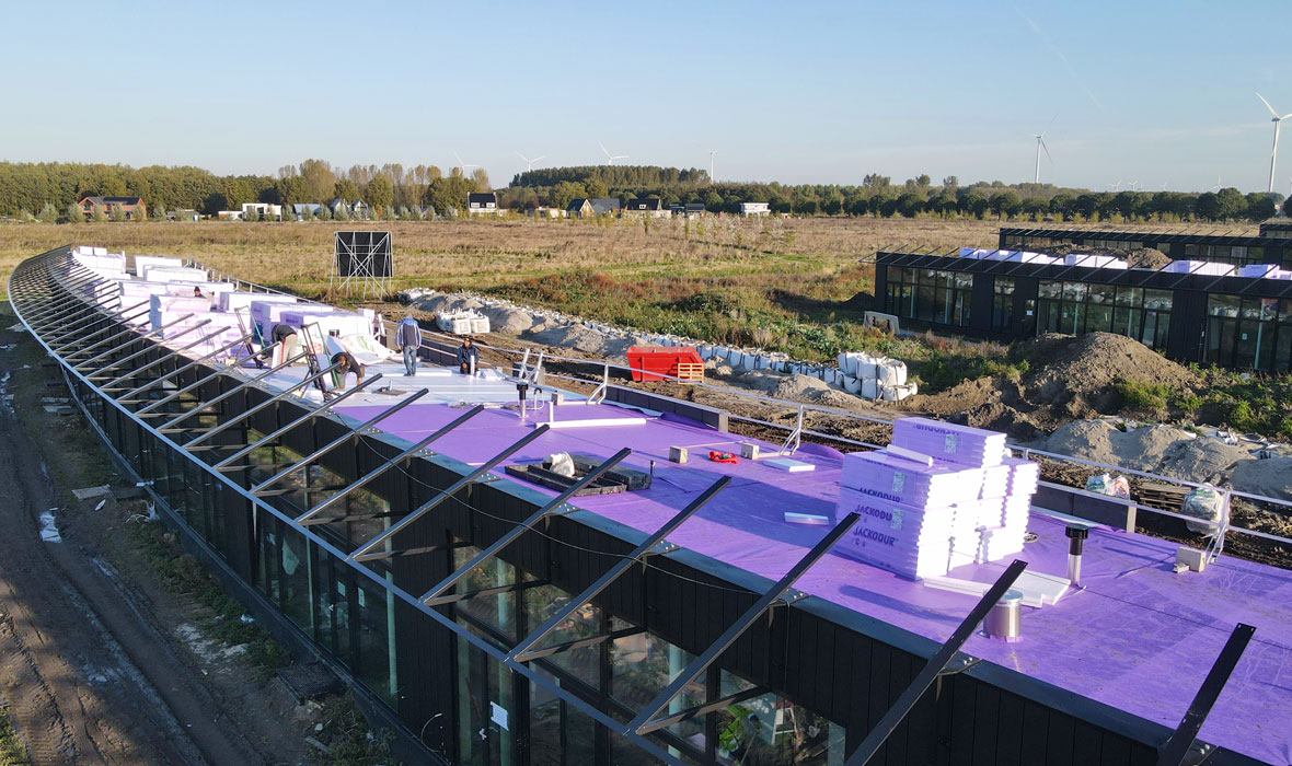 Groen omkeerdak in uniek en energieneutraal woonproject